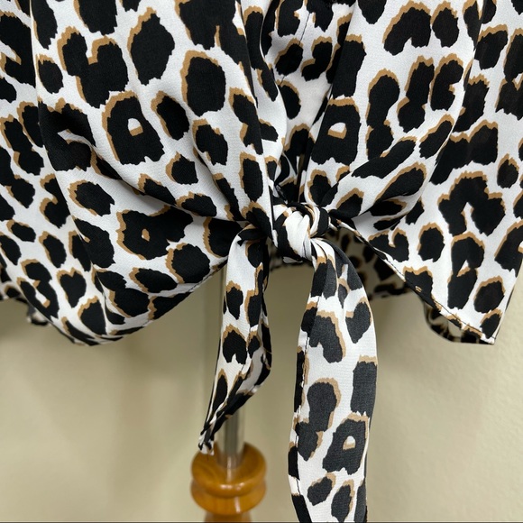 Susan Graver Stretch Leopard Print Tie Front Blouse Sz 28W - Picture 2 of 8